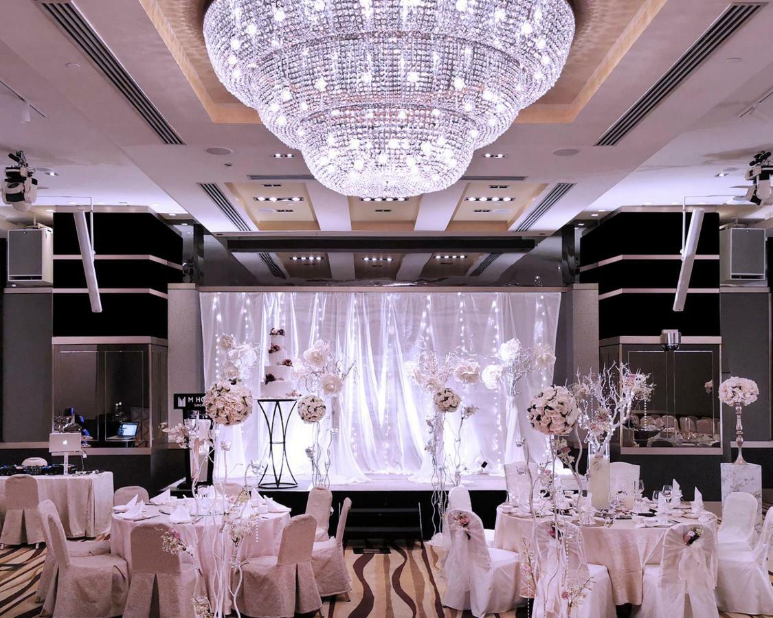 M Hotel Singapore City Centre מראה חיצוני תמונה Wedding reception at the Mandarin Oriental, Tokyo